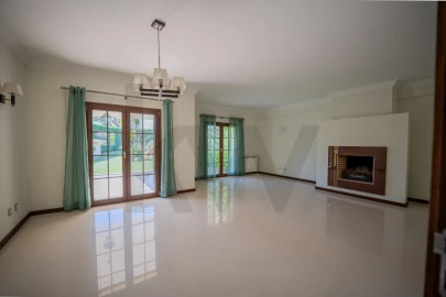 Moradia T3 para Venda em Almargem do Bispo, Pêro Pinheiro e Montelavar