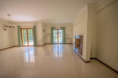 Moradia T3 para Venda em Almargem do Bispo, Pêro Pinheiro e Montelavar