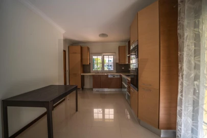 Moradia T3 para Venda em Almargem do Bispo, Pêro Pinheiro e Montelavar