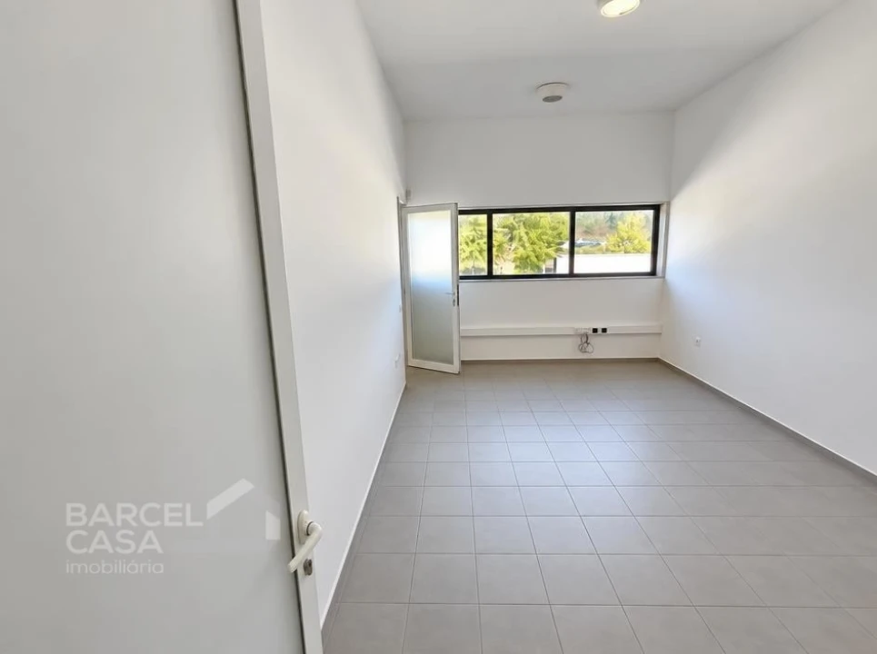 Armazém para Arrendamento em Pousa Foto 2
