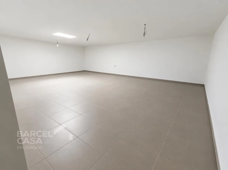 Armazém para Arrendamento em Pousa Foto 3
