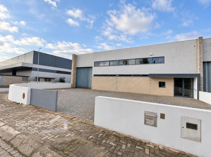 Armazém para Arrendamento em Pousa Foto 4