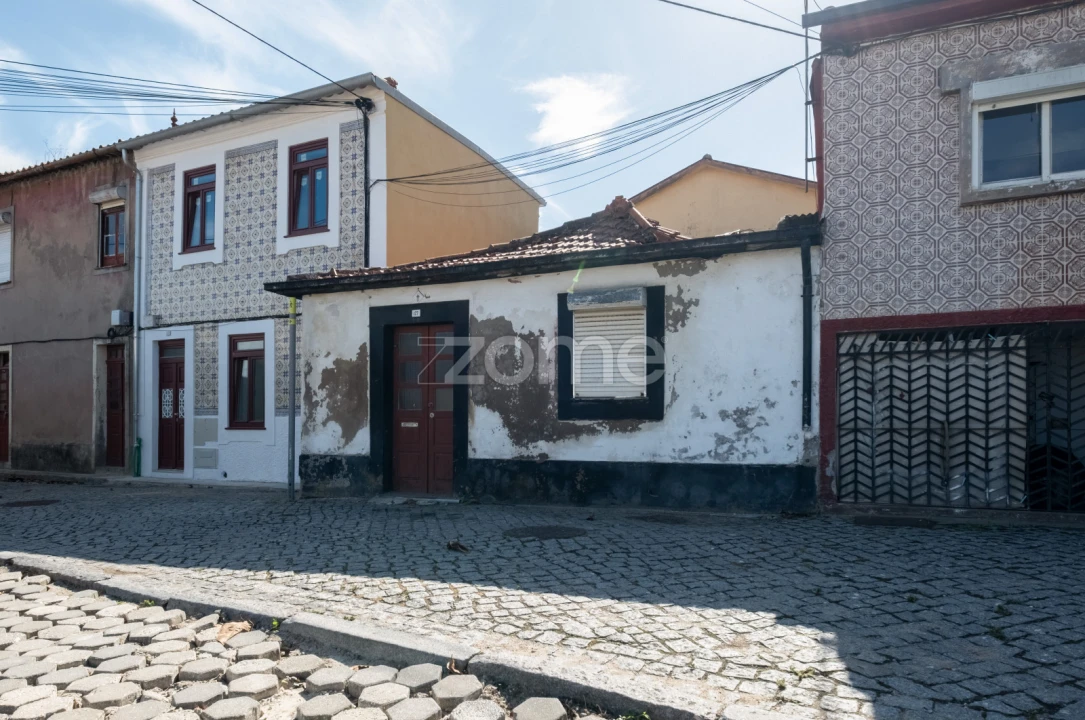 Moradia T1 para Venda em Santa Marinha e São Pedro da Afurada Foto 1