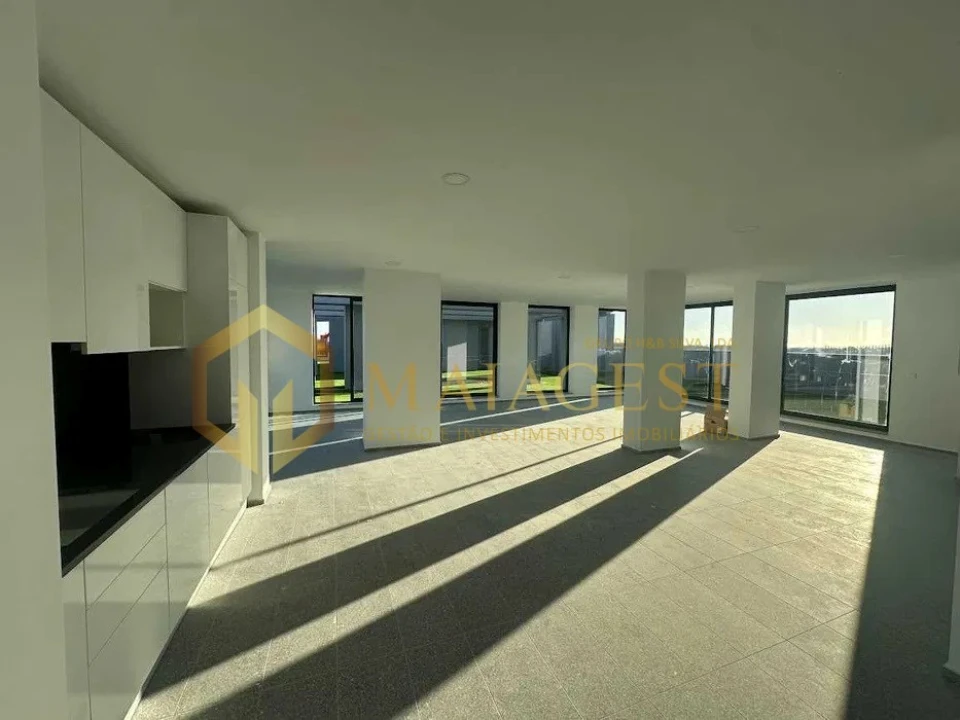 Apartamento T4 para Arrendamento em Moreira Foto 9