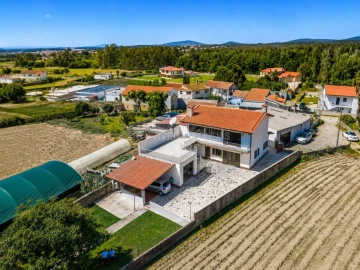 Moradia T4 para Venda em Aver-O-Mar, Amorim e Terroso