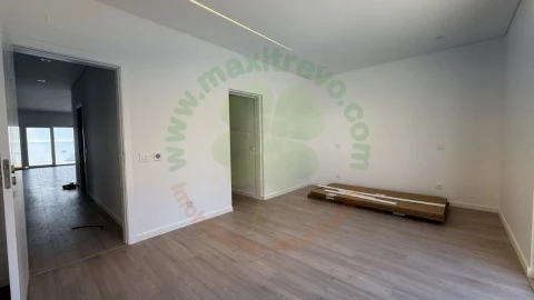 Moradia T3 para Venda em Fernao Ferro