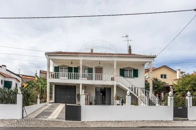 Moradia T3 para Venda em Pontinha e Famões