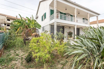 Moradia T3 para Venda em Pontinha e Famões