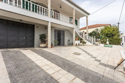Moradia T3 para Venda em Pontinha e Famões
