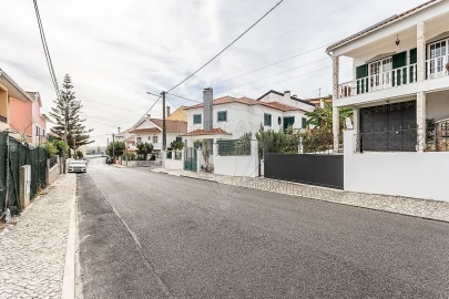 Moradia T3 para Venda em Pontinha e Famões