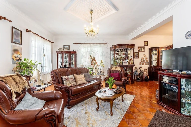 Moradia T3 para Venda em Pontinha e Famões Foto 3