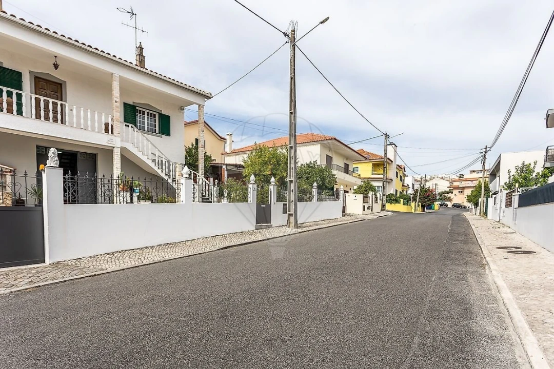 Moradia T3 para Venda em Pontinha e Famões Foto 38
