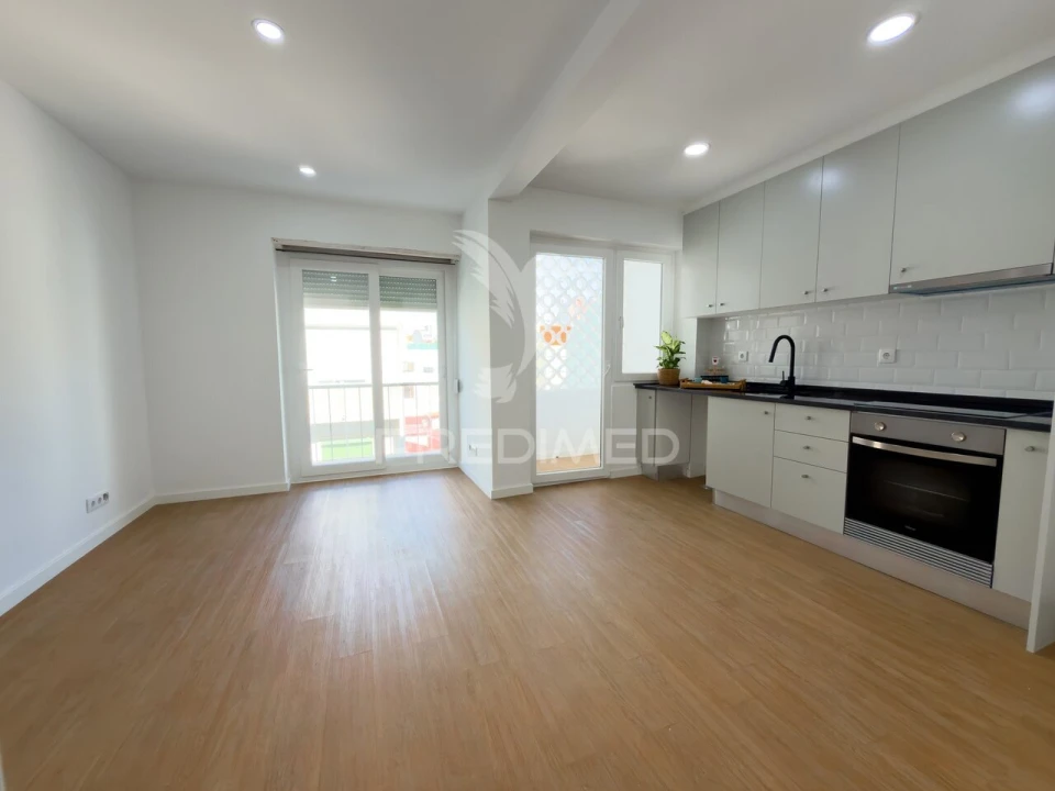 Apartamento T2 para Venda em Almada, Cova da Piedade, Pragal e Cacilhas Foto 8