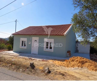 Moradia T2 para Venda em São João da Ribeira e Ribeira de São João
