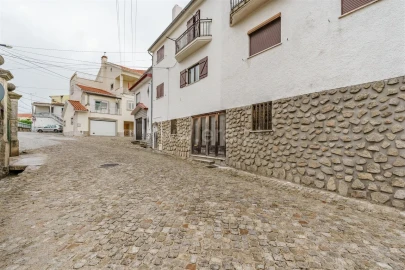 Armazém para Venda em Teixoso e Sarzedo