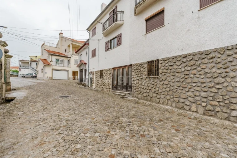 Armazém para Venda em Teixoso e Sarzedo Foto 3