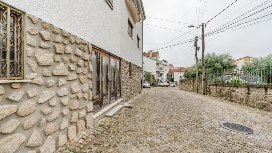 Armazém para Venda em Teixoso e Sarzedo