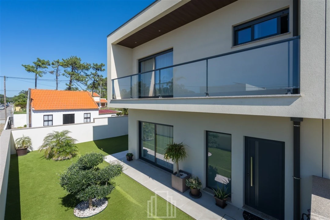 Moradia T4 para Venda em Ovar, São João, Arada e São Vicente de Pereira Jusã Foto 1