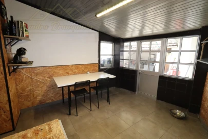 Moradia T2 para Venda em Santa Maria, São Pedro e Matacães