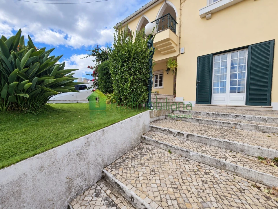 Moradia T6 para Venda em Loures Foto 2