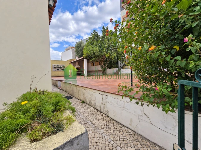 Moradia T6 para Venda em Loures Foto 30
