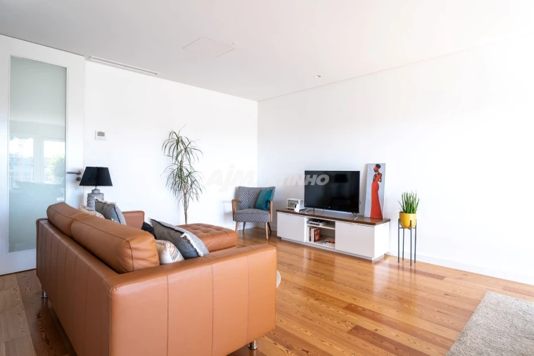 Apartamento T2 para Arrendamento em Campanhã Foto 6