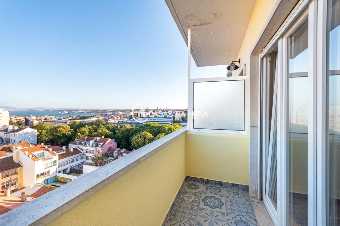 Apartamento T2 para Arrendamento em Ajuda Foto 2