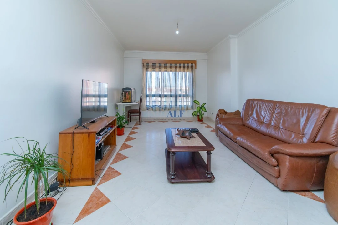 Apartamento T2 para Venda em Santa Iria de Azoia, São João da Talha e Bobadela Foto 3
