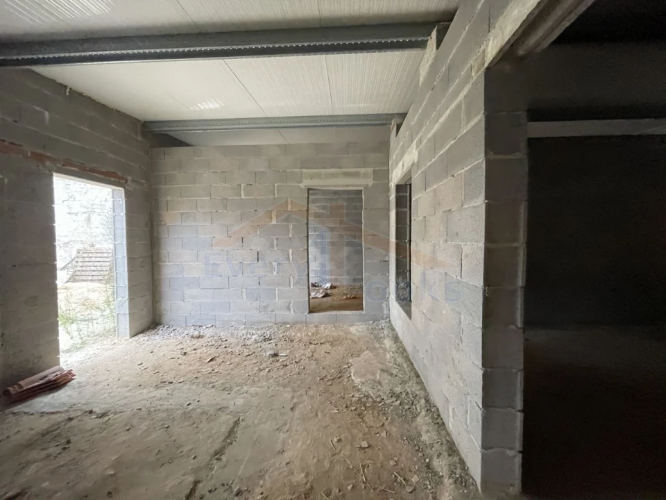 Moradia T2 para Venda em Vermelha Foto 8