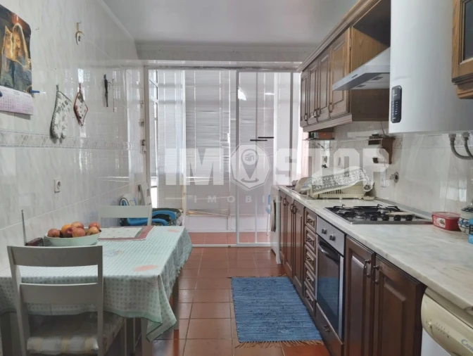 Apartamento T1 para Venda em Aguada de Cima Foto 3