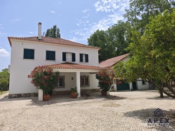 Quinta T4 para Venda em Carvoeira e Carmões