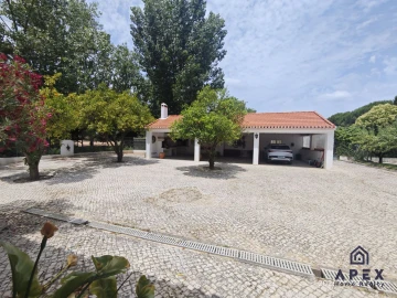 Quinta T4 para Venda em Carvoeira e Carmões