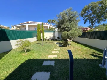 Moradia T3 para Venda em Armação de Pera