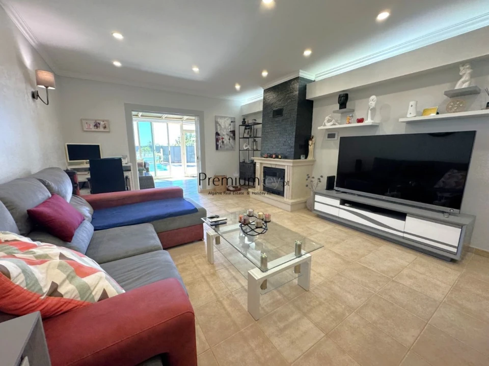 Moradia T3 para Venda em Armação de Pera Foto 10
