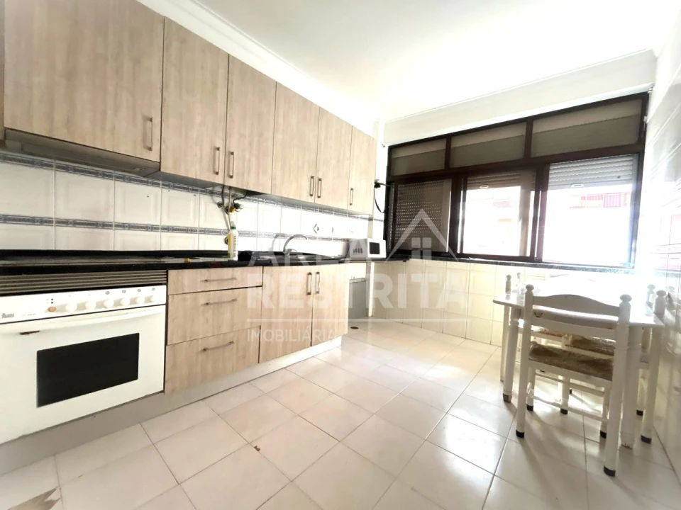 Apartamento T3 para Venda em Baixa da Banheira e Vale da Amoreira Foto 1