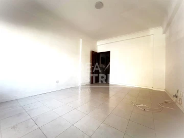 Apartamento T3 para Venda em Baixa da Banheira e Vale da Amoreira