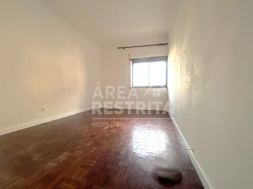 Apartamento T3 para Venda em Baixa da Banheira e Vale da Amoreira
