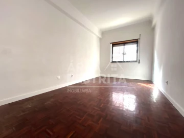 Apartamento T3 para Venda em Baixa da Banheira e Vale da Amoreira