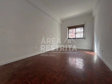 Apartamento T3 para Venda em Baixa da Banheira e Vale da Amoreira