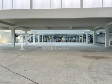 Armazém para Venda em Avidos e Lagoa