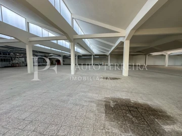 Armazém para Venda em Avidos e Lagoa