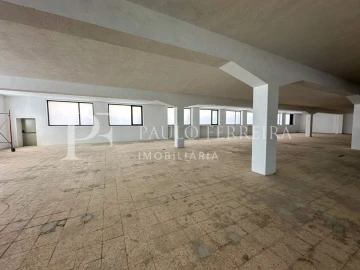Armazém para Venda em Avidos e Lagoa