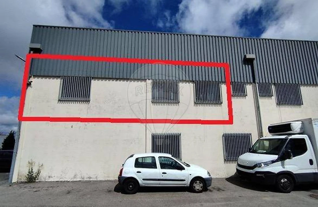 Armazém para Arrendamento em Grijó e Sermonde Foto 1