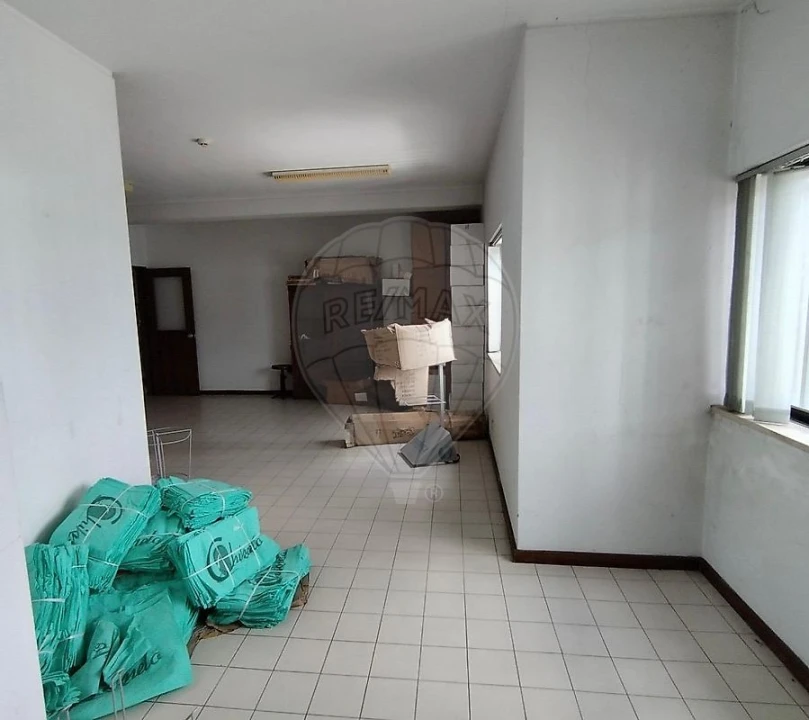 Armazém para Arrendamento em Grijó e Sermonde Foto 4