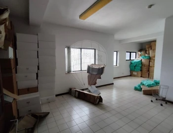 Armazém para Arrendamento em Grijó e Sermonde