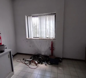 Armazém para Arrendamento em Grijó e Sermonde