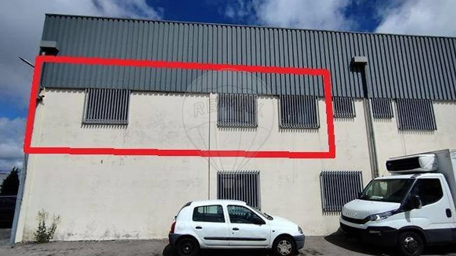 Armazém para Arrendamento em Grijó e Sermonde