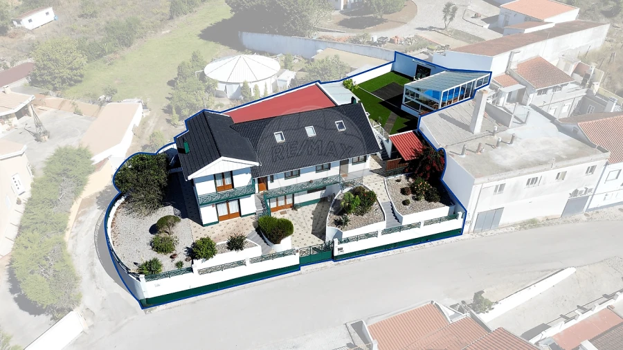 Moradia T4 para Venda em Santa Maria, São Pedro e Matacães Foto 5