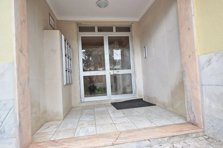 Apartamento T2 para Venda em Santa Iria de Azoia, São João da Talha e Bobadela Foto 3