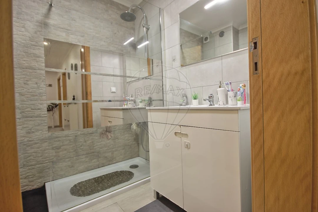 Apartamento T2 para Venda em Santa Iria de Azoia, São João da Talha e Bobadela Foto 22
